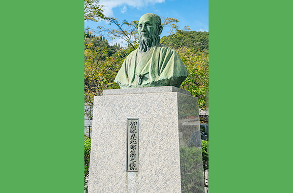加藤忍九郎翁之像